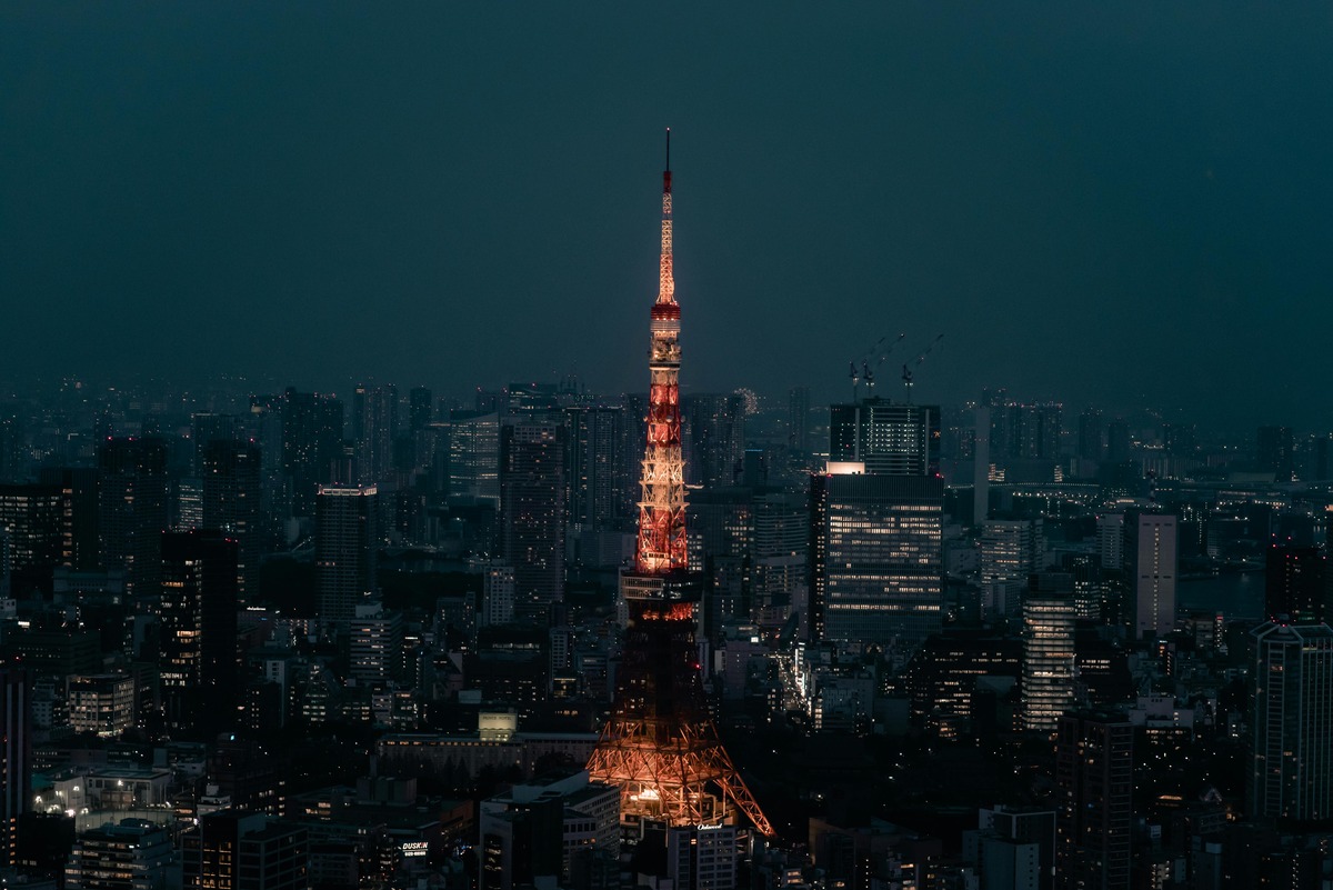 View of a busy road leading to Tokyo Tower